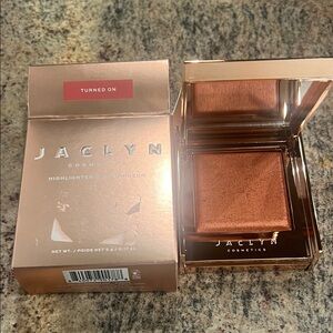 Jaclyn Cosmetics Highlighter in Turned On NIB